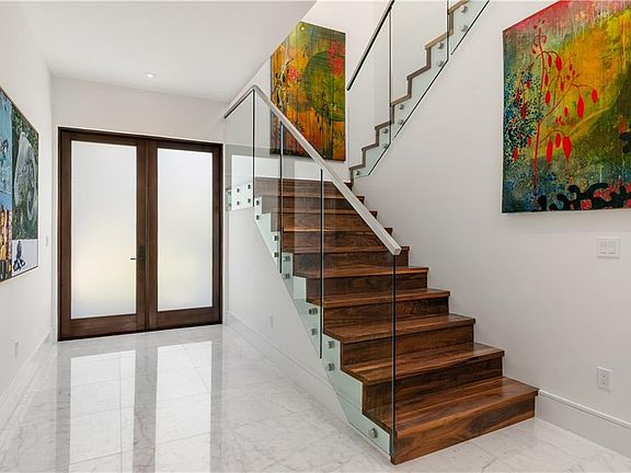 4th image of 1033 Bonita Dr