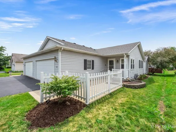 40 S Juniper Dr, North Aurora, IL 60542