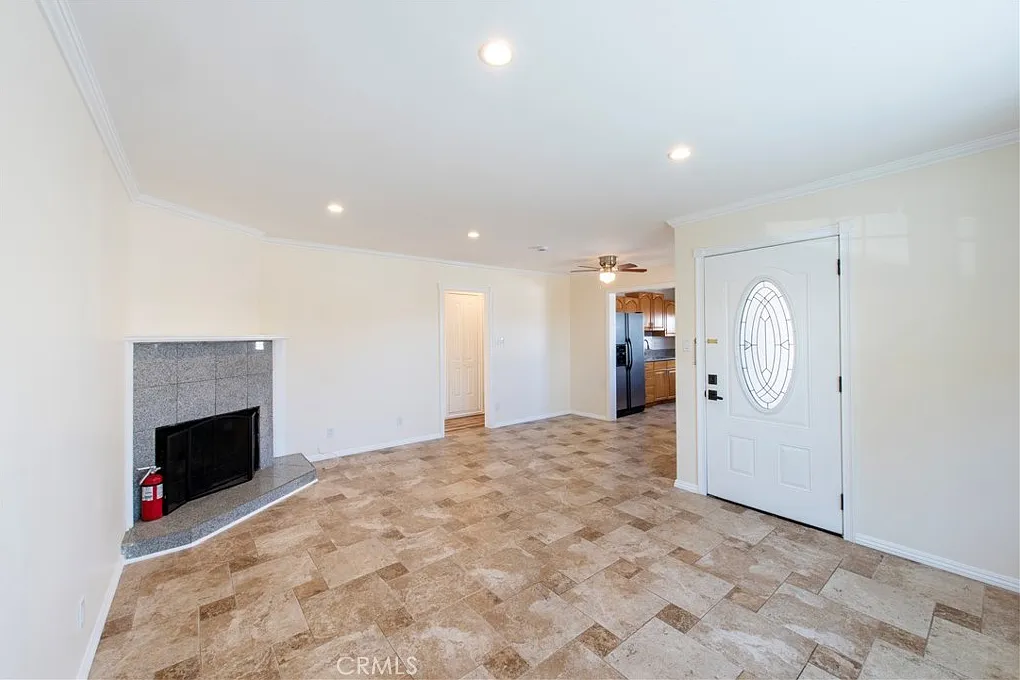 2 bed, 885 sqft, $3,400 — Photo 4