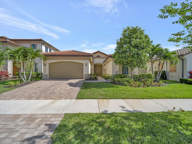 12055 Lake Trail Ln — Photo 3