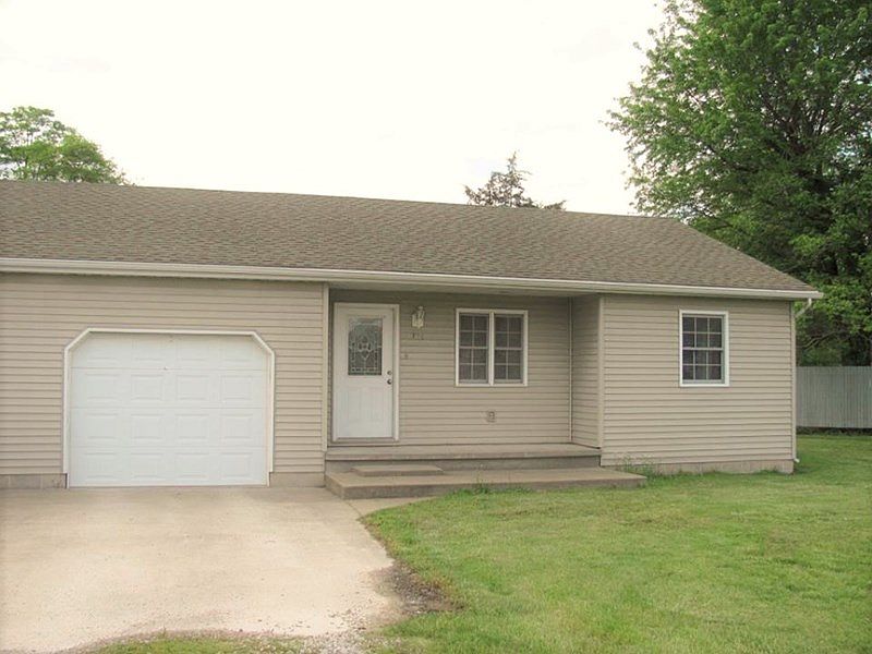 1st image of 717 Laura Ln