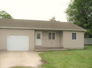 717 Laura Ln, Carterville, IL 62918