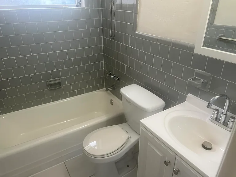 2410 SW 44th Ave — Photo 13