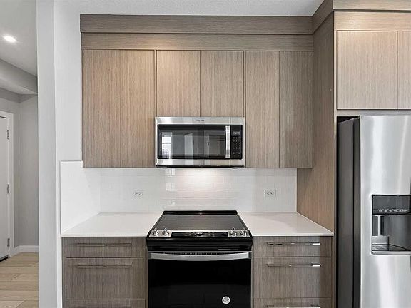 3rd image of 6 Merganser Dr W