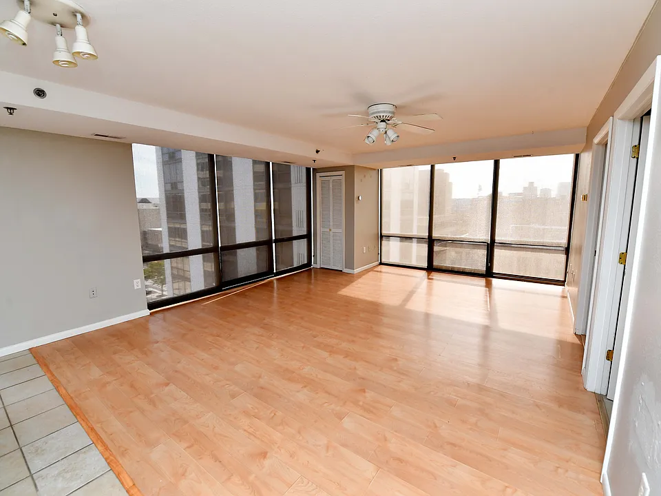 125 SW Jefferson Ave #W8E