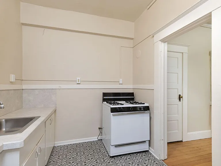 760 SW Vista Ave — Photo 18