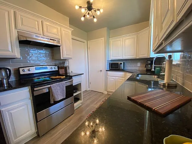 1100 Elmhurst Dr — Photo 11