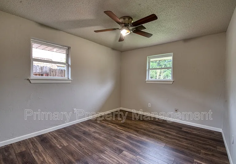 2828 SW 83rd St — Photo 10
