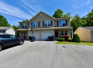 15 Fellows Rd, Halfmoon, NY 12065