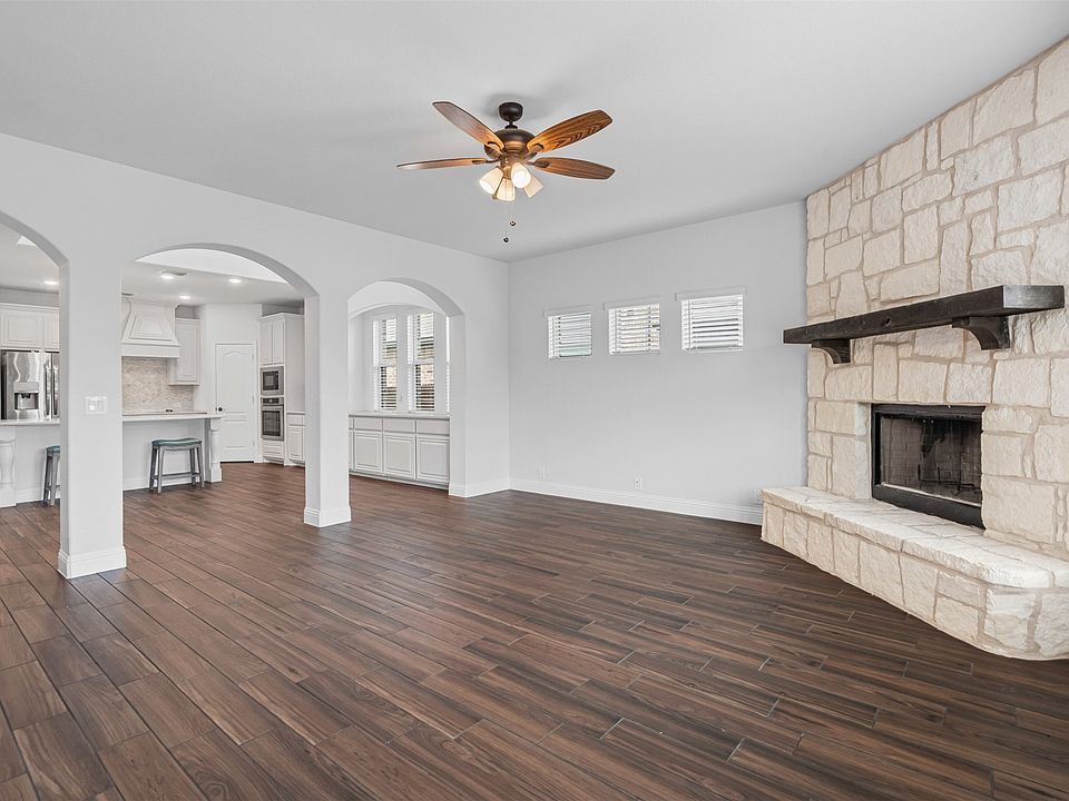 1st image of 520 Ridgewater Trl