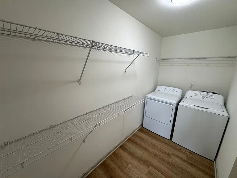 1128 W College St — Photo 34