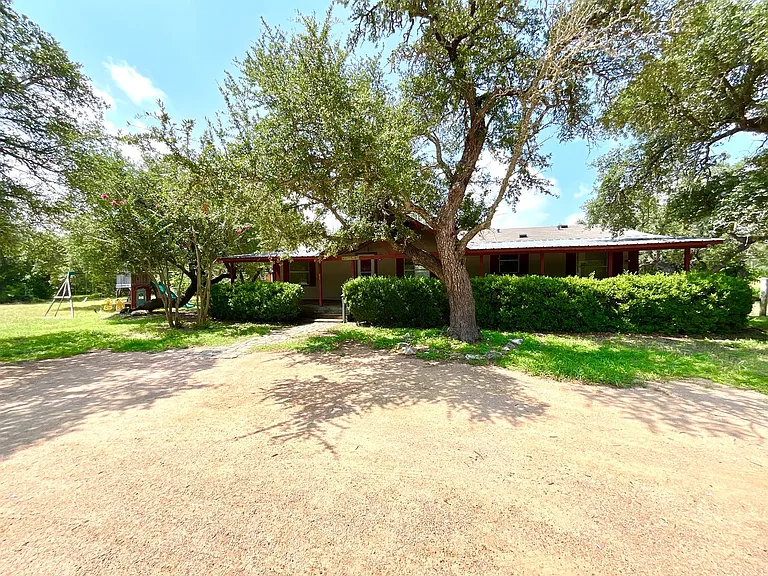 1010 Brooks Mill Rd — Photo 2