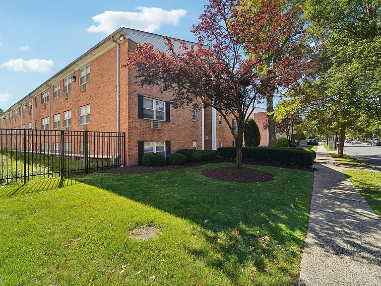 436 Lincoln Ave — Photo 11