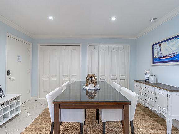 5th image of 2100 Gulf Shore Blvd N #1APTO-215
