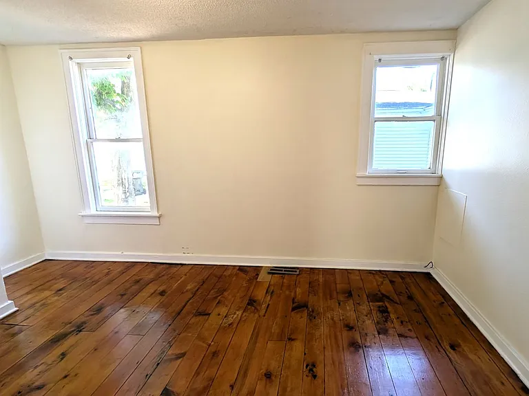 370 Monroe Ave — Photo 8