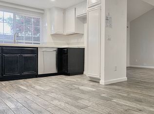 951 Inn Keeper Ln UNIT B, Corona, CA 92881