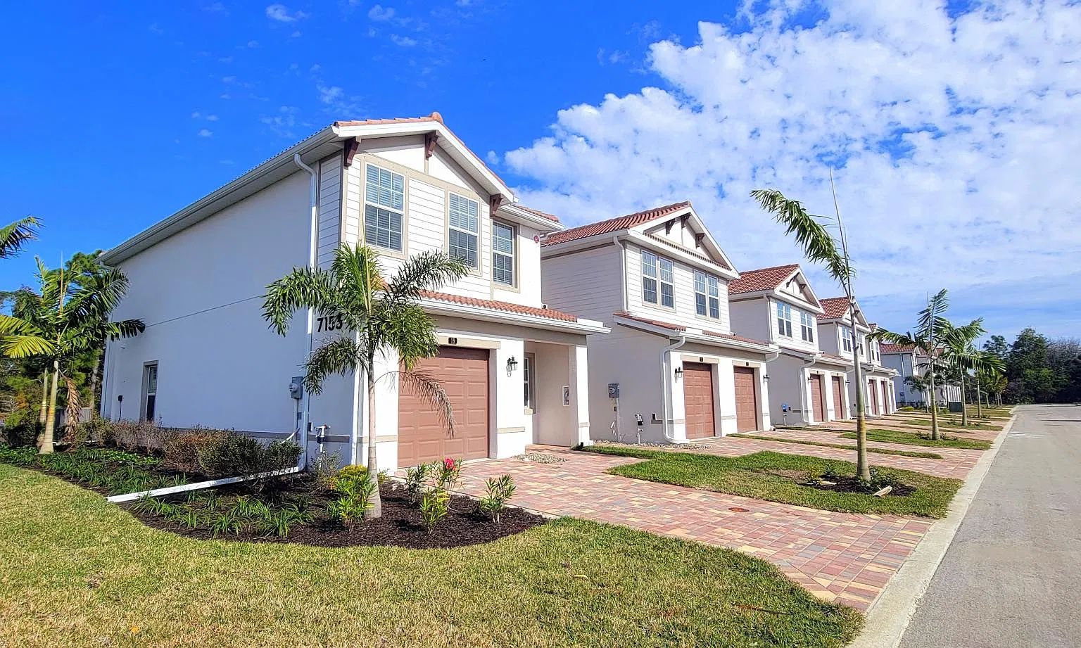 3 bed, 2.5 bath, 1405 sqft, $2,200 — Photo 1