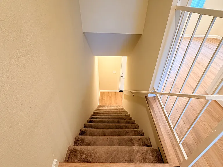 615 W Milford St — Photo 11