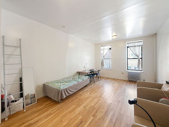 3rd image of 185 E 2nd St APT 1A