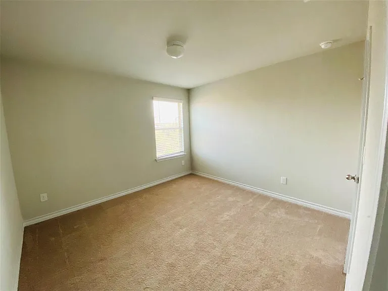 708 Aliso Trl — Photo 15