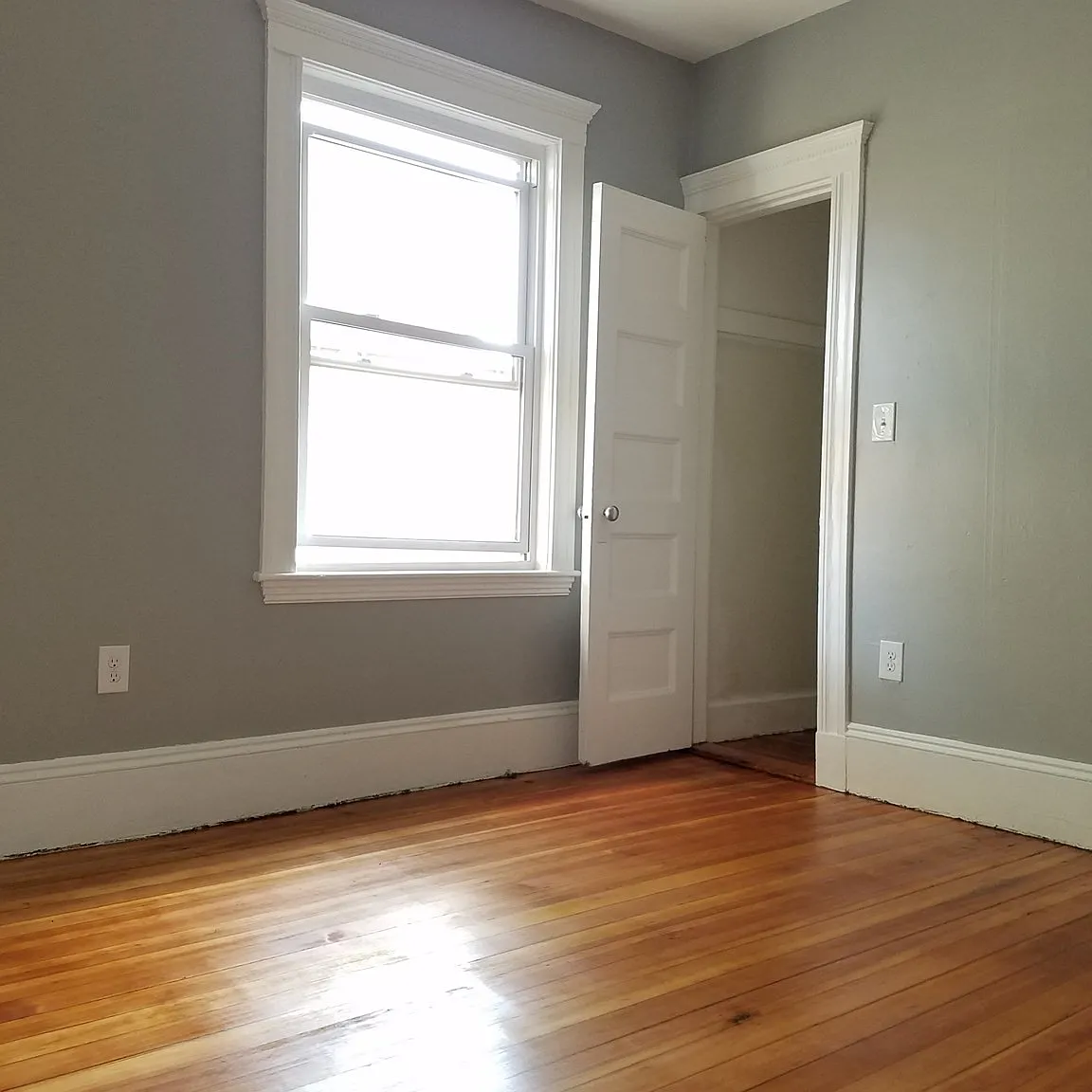 3 bed, 900 sqft, $2,550 — Photo 1