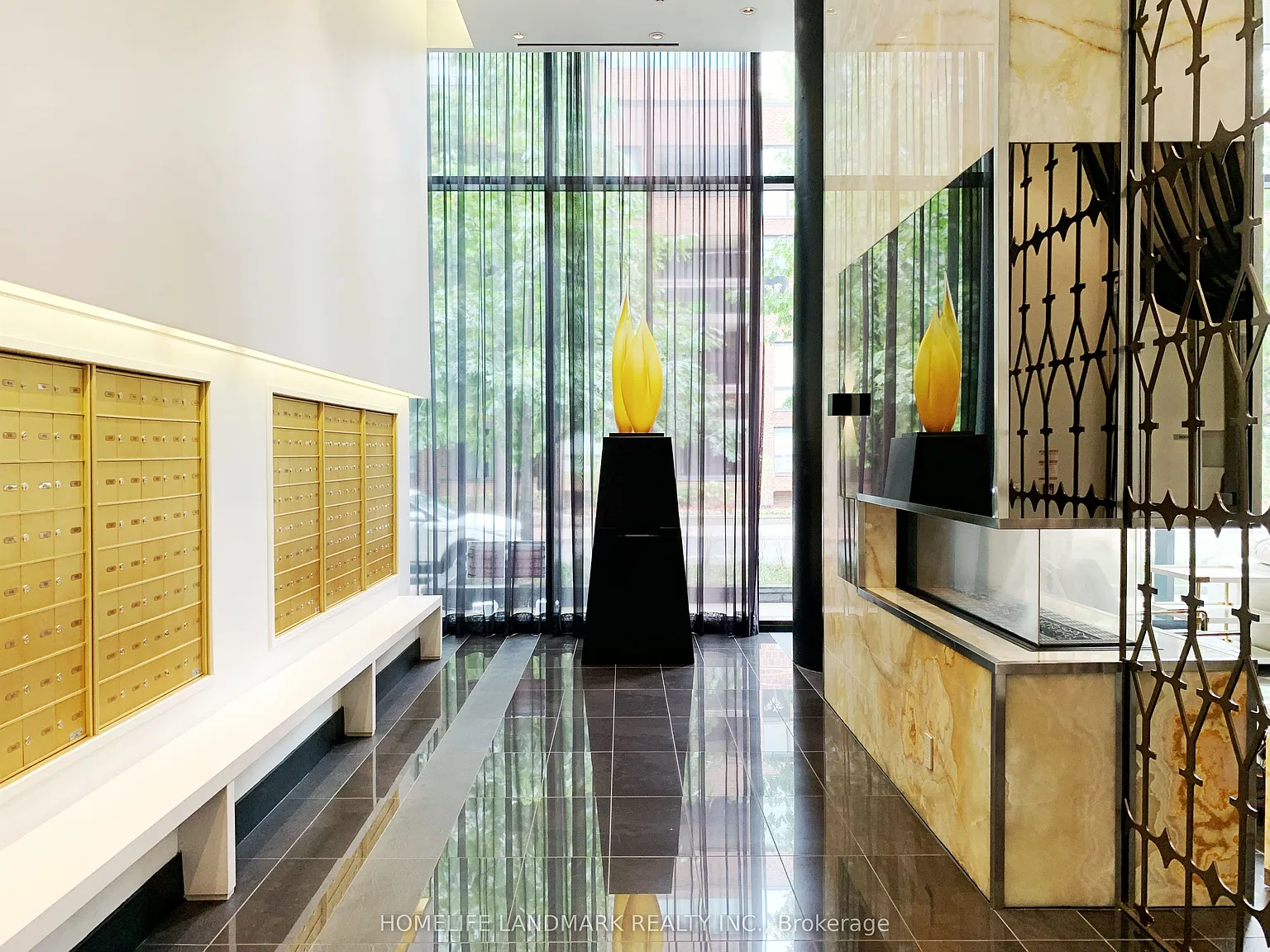 The Yorkville Condominum — Photo 3