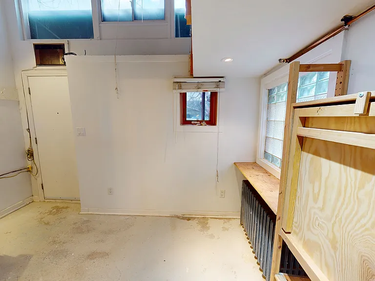 39 Markham St #MAIN REAR — Photo 8