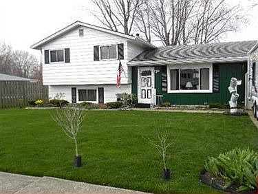 1st image of 872 Roberts St