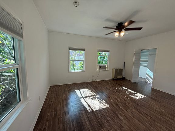 5th image of 208 N La Peer Dr #7