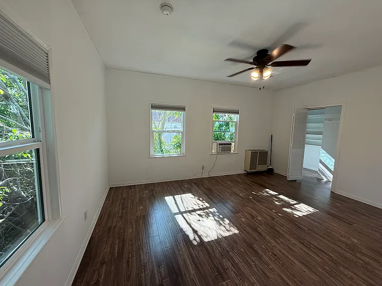 208 N La Peer Dr #7 — Photo 5