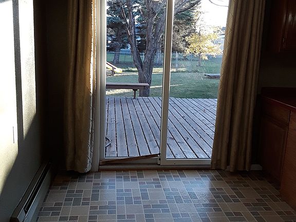 5th image of 819 28th Ave S
