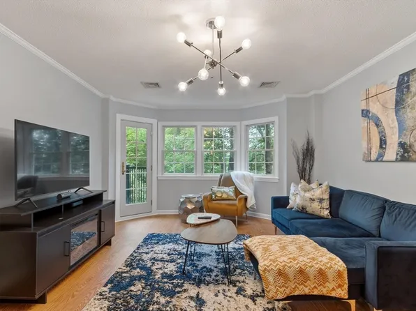 148 Main St APT B333, North Andover, MA 01845