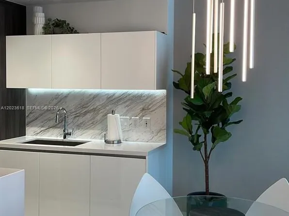851 NE 1st Ave Unit 1006, Miami, FL 33132