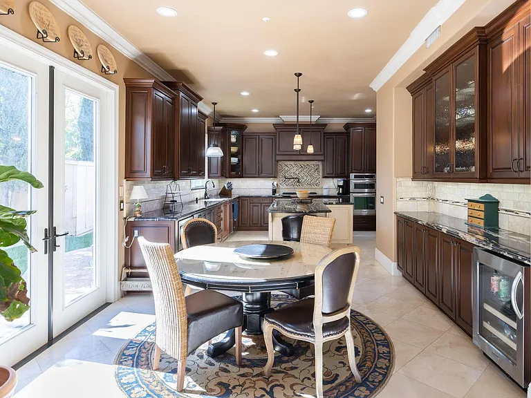 18652 Topanga Canyon Rd — Photo 8