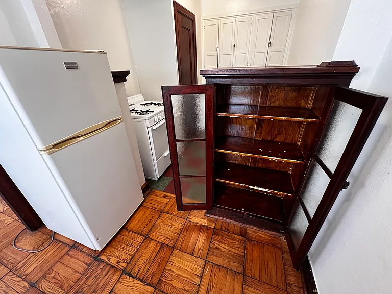 Original built-in hutch.
