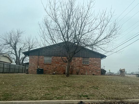 3rd image of 1100 SW 70th St
