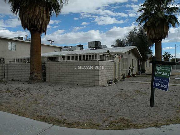 3rd image of 912 Bishop Dr