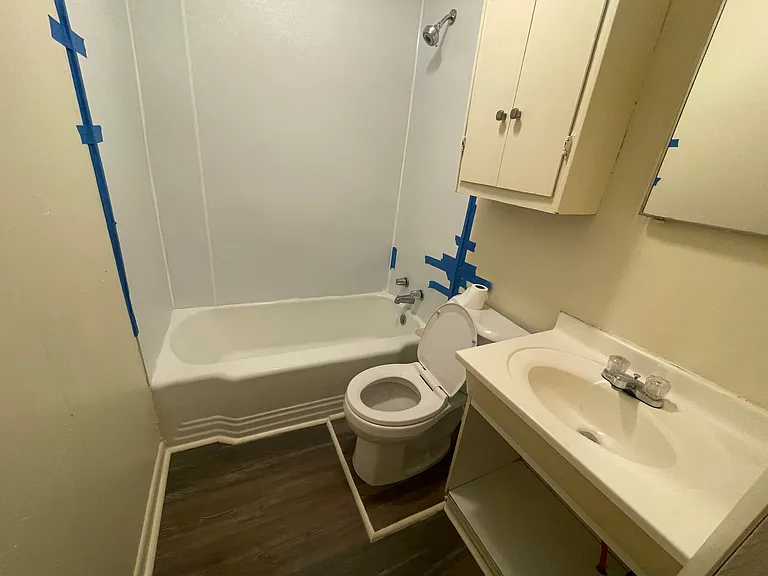 209 E Howard St — Photo 12