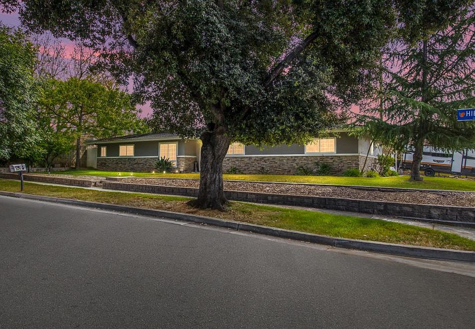 1st image of 824 Hibiscus Dr
