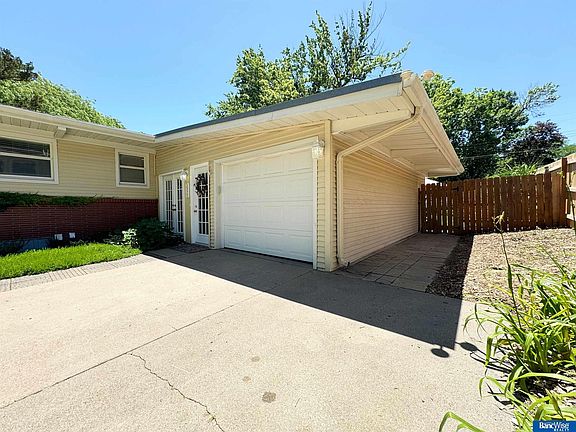 4th image of 5925 Meadowbrook Ln