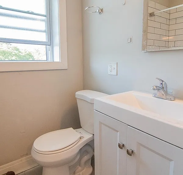 2445 W Rosemont Ave #1 — Photo 6