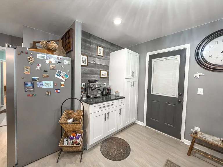 202 Gibbon Ct — Photo 6