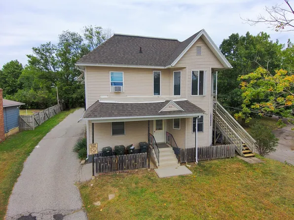 611 W 12th St, Cedar Falls, IA 50613