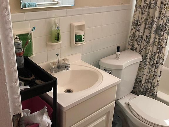 2nd image of 916 Lenox Pl #1