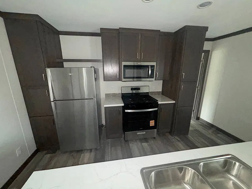5 Leonard Ave #5L