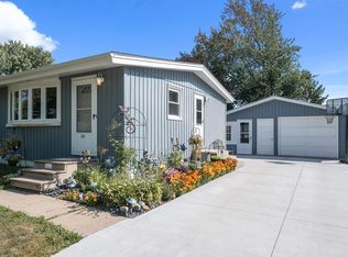 131 Greystone Ave N, Oakdale, MN 55128