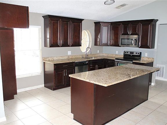 5th image of 804 Palm Forest Ln