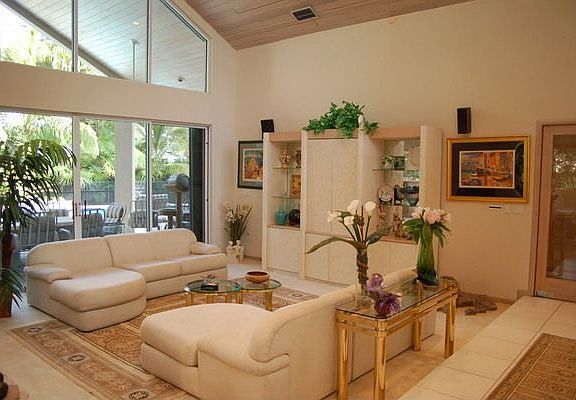 30 ft ceilings w/stonewall fireplace