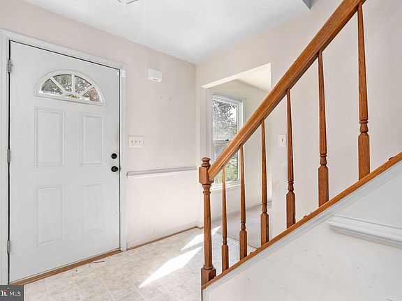 4th image of 24 Snow Meadow Ln
