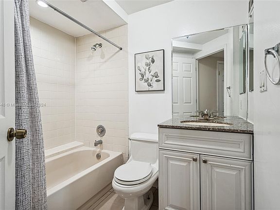5th image of 8290 Lake Dr APT 215